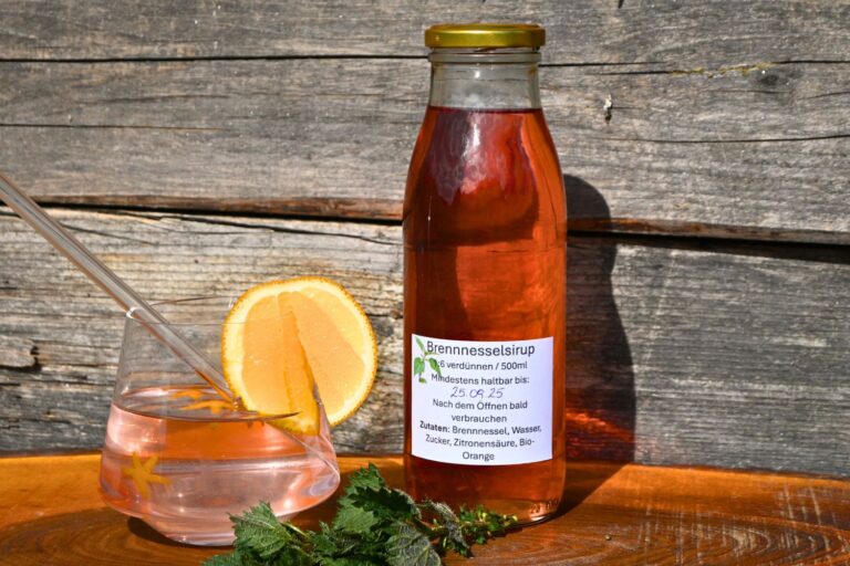 Brennnesselsirup von Katrin Schneider vom Schneiderhof in Dölsach