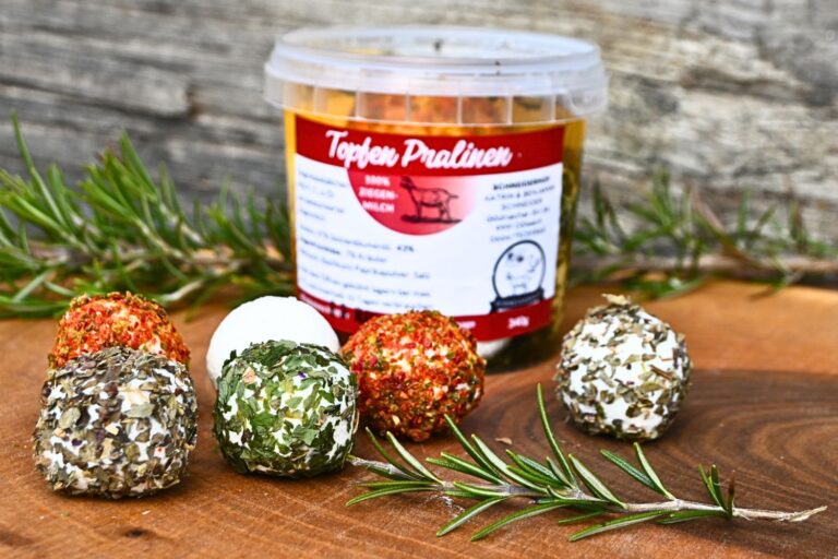 Topfenpralinen mit Bärlauch, Basilikum und Paprika vom Schneiderhof in Dölsach