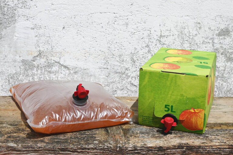 Herrlicher Apfelsaft aus der alten Streuobstwiese von Petra und Alois Berger im praktischen 5-Liter-Zapfkarton