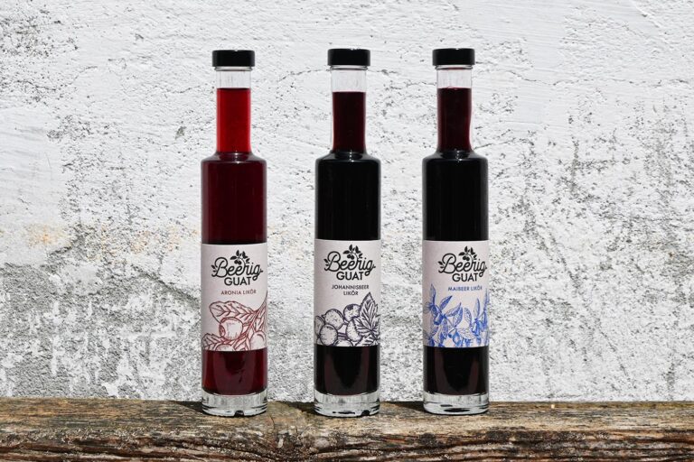Maibeeren-, Aronia- oder Johannisbeer-Likör aus dem Virgental im Nationalpark Hohe Tauern